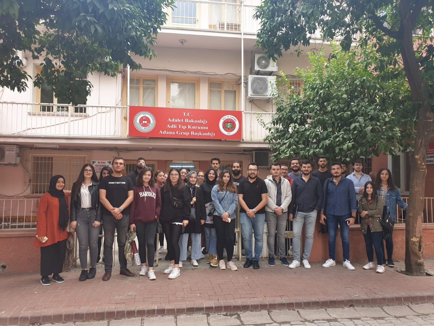 4. Sınıf Öğrencilerimiz Adli Tıp Dersi kapsamında Adli Tıp Kurumu Adana Grup Başkanlığına giderek uygulamalar hakkında bilgi aldılar.