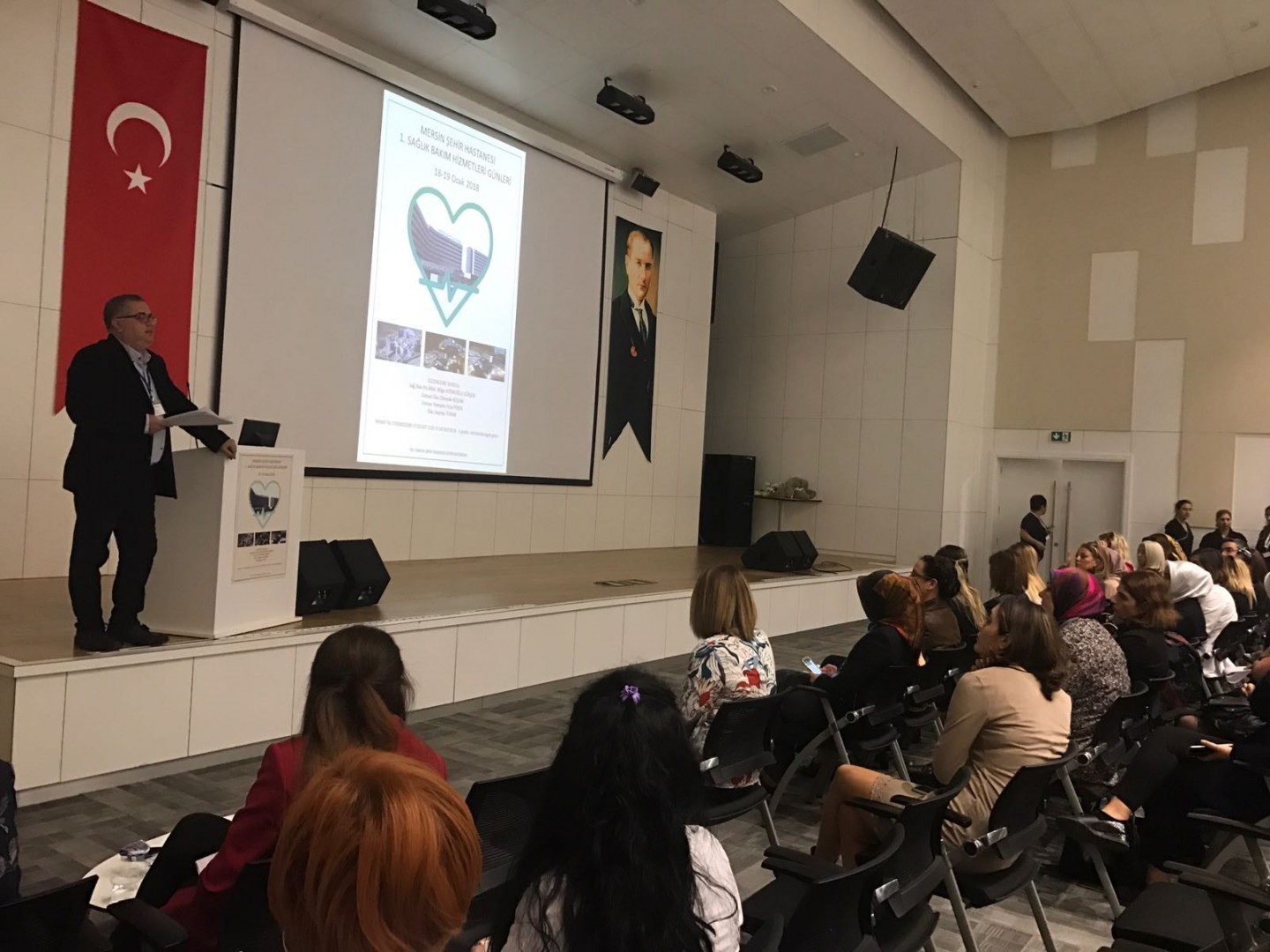 Dr. Öğr. Üyesi Mustafa Şimşek, Mersin Şehir Hastanesi 1. Sağlık Bakım Hizmetleri Günlerinde "Sağlık Çalışanlarının Hukuki Sorumlulukları" konulu bir sunum yaptı.